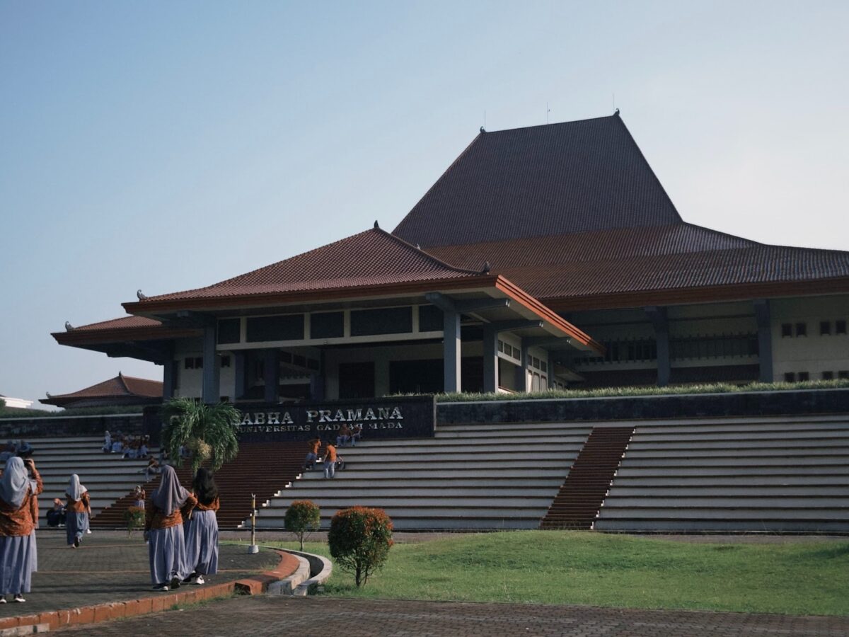 Studi Lapangan Vistrasaka: Kunjungan ke UGM hingga Malam Tak Terlupakan di Malioboro!