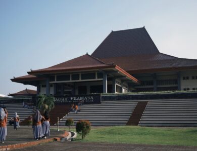 Studi Lapangan Vistrasaka: Kunjungan ke UGM hingga Malam Tak Terlupakan di Malioboro!